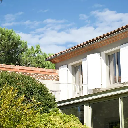 Lv House & Gardens *