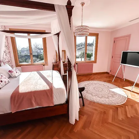 Lv House & Gardens Apartment