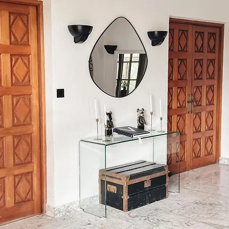 Lv House & Gardens Apartment