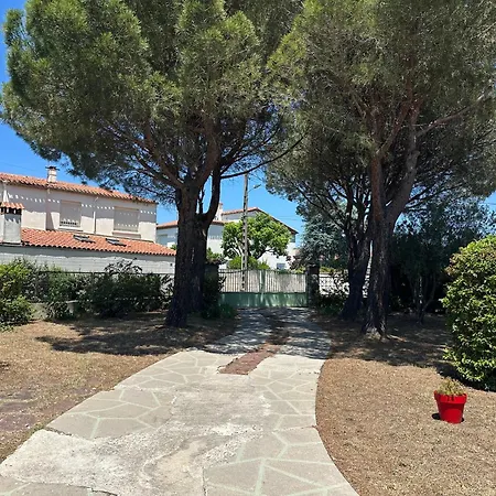 Lv House & Gardens *