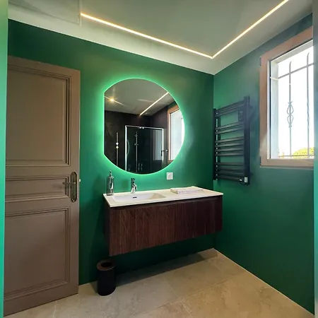 Lv House & Gardens *