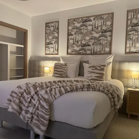 Lv House & Gardens Apartment