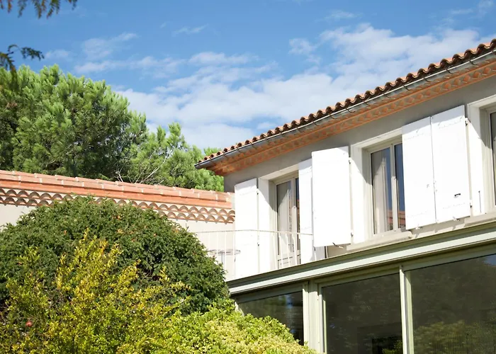 Lv House & Gardens *