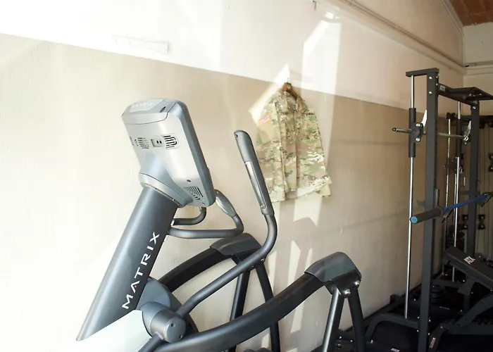 Lv House & Gardens アパート *