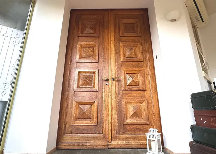 Lv House & Gardens *