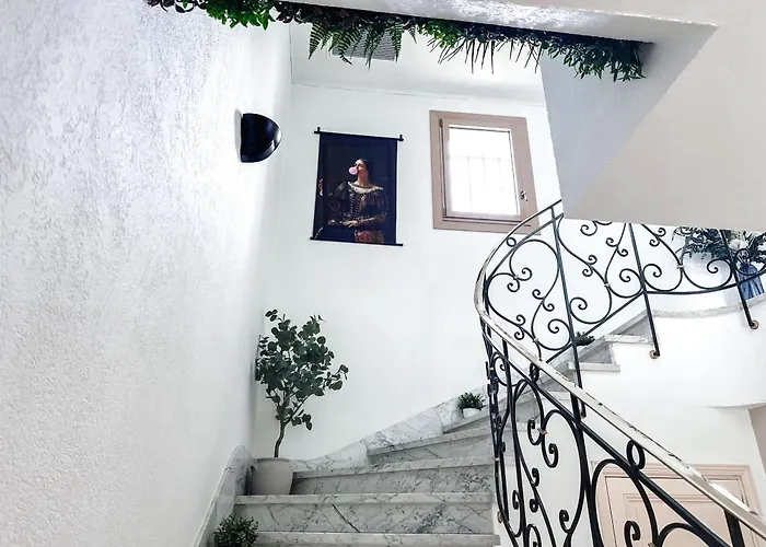 Lv House & Gardens *