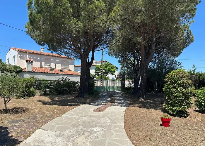 Lv House & Gardens *