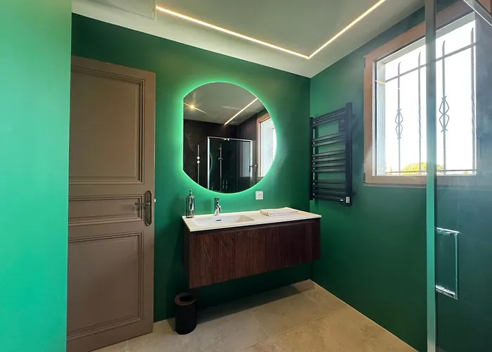 Lv House & Gardens *