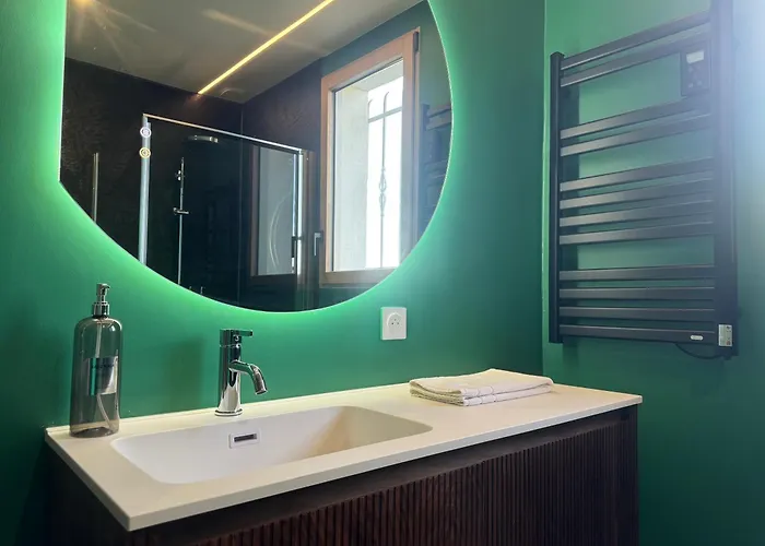 Lv House & Gardens *